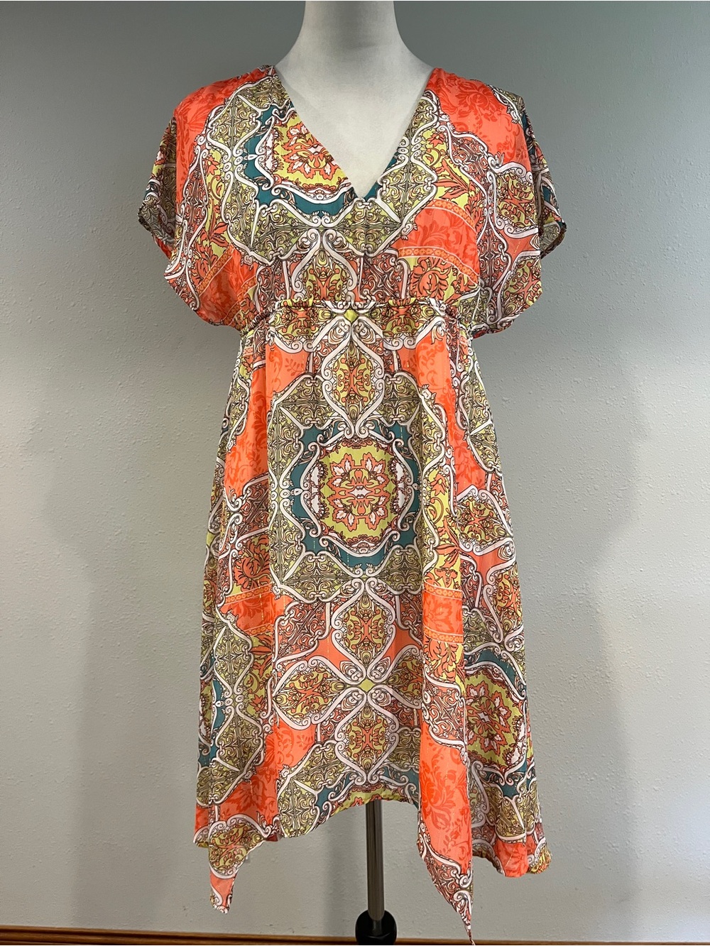 Studio Y Orange Medallion Print V-Neck mini‎ Dress size small